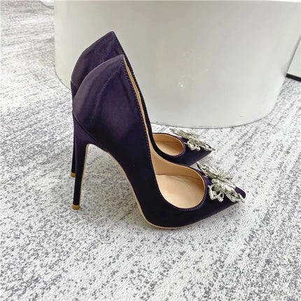 Scarpe da donna in raso Primavera Autunno Decorazione farfalla con strass Tacchi alti eleganti 8CM 10CM 12CM Décolleté da banchetto a punta moda