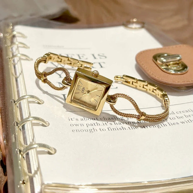 Nuovo orologio da donna in oro di lusso Orologio da polso al quarzo quadrato alla moda Orologio da donna semplice con strass squisito regalo Relogio Feminino platinumshop