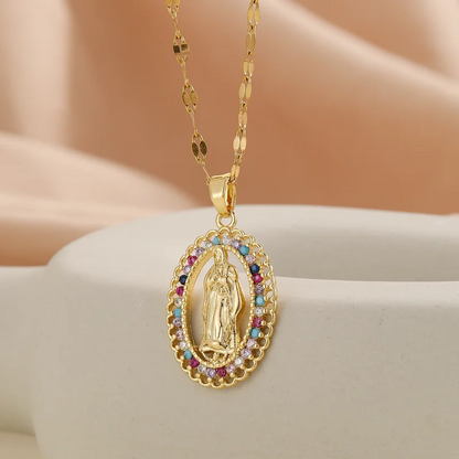 Gioielli religiosi di vendita caldi di Natale in rame con micro zirconi intarsiati Collana con ciondolo Vergine Maria per credenti maschili e femminili