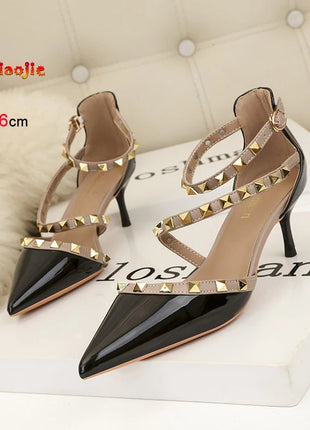 Scarpe tacco alto da donna estive in Europa e America Moda punta a punta bocca superficiale rivetto scava fuori sandali a spillo da discoteca platinumshop