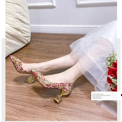 Moda di lusso Rivetto Fibbia Cintura Appartamenti Mocassino slip-on da donna Scarpe a punta Scarpe da balletto Mocassini da donna da ufficio 2025
