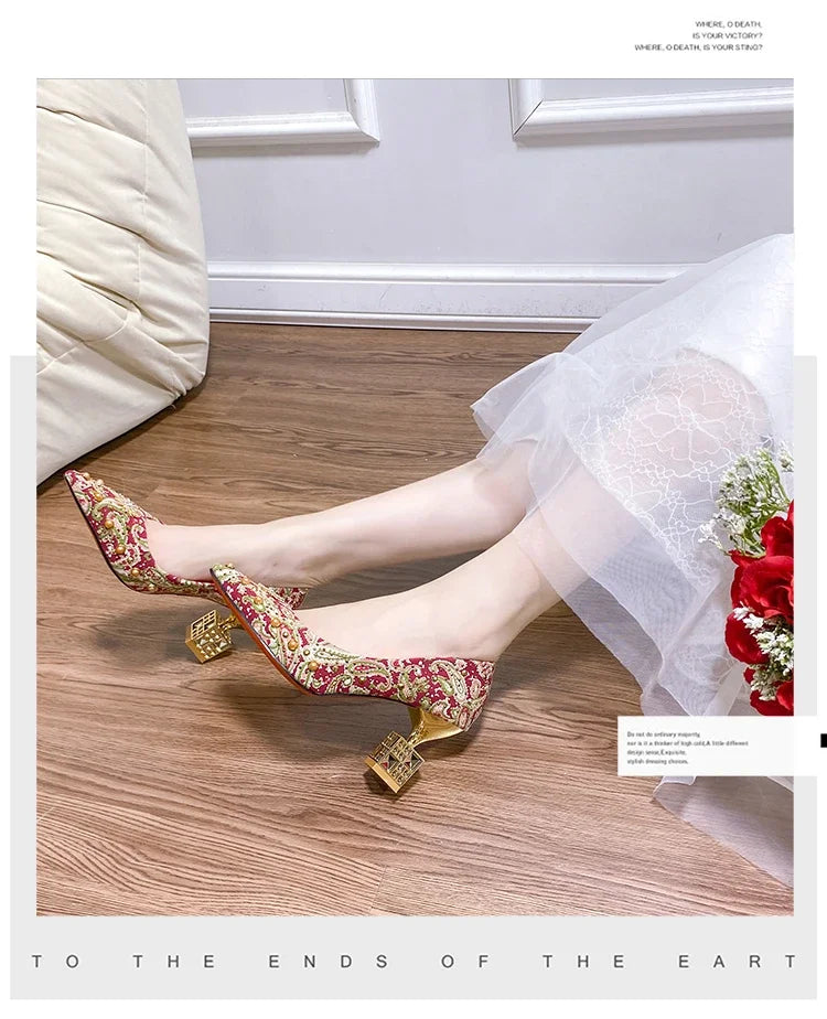 Moda di lusso Rivetto Fibbia Cintura Appartamenti Mocassino slip-on da donna Scarpe a punta Scarpe da balletto Mocassini da donna da ufficio 2025