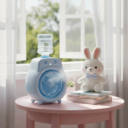 Ventilatore da Tavolo Portatile con Nebulizzatore Fine e Delicato, Ampio Angolo di Copertura, Ventilatore da Scrivania con Nebbia Fredda a 360°, Batteria da 500mAh