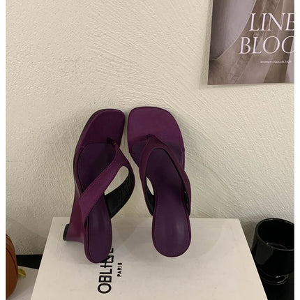 Marque de mode Compensée Pantoufle Présentations fabricants de jeux Clip d'orteil Tongs Sandales à lanières étroites Chaussures décontractées Pantoufle femme Sandalia Mujer