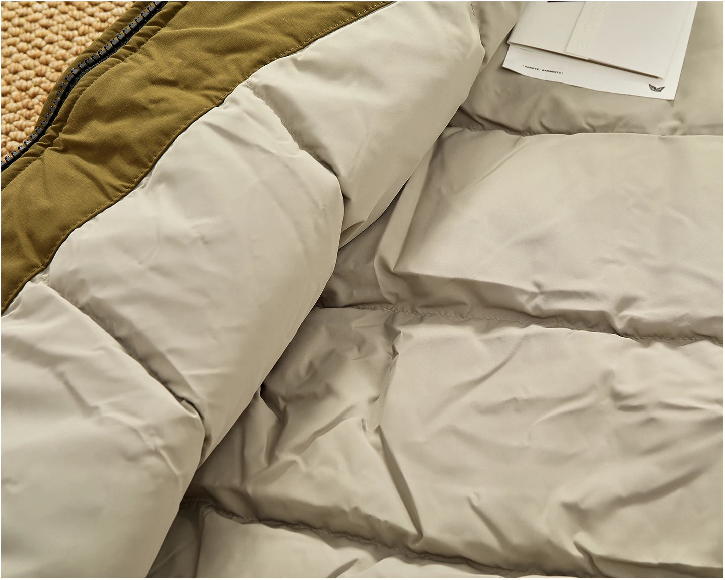 Piumino cargo imbottito in piuma d'anatra di media lunghezza retrò americano nuovo inverno con cappuccio Trench oversize spesso alla moda da uomo