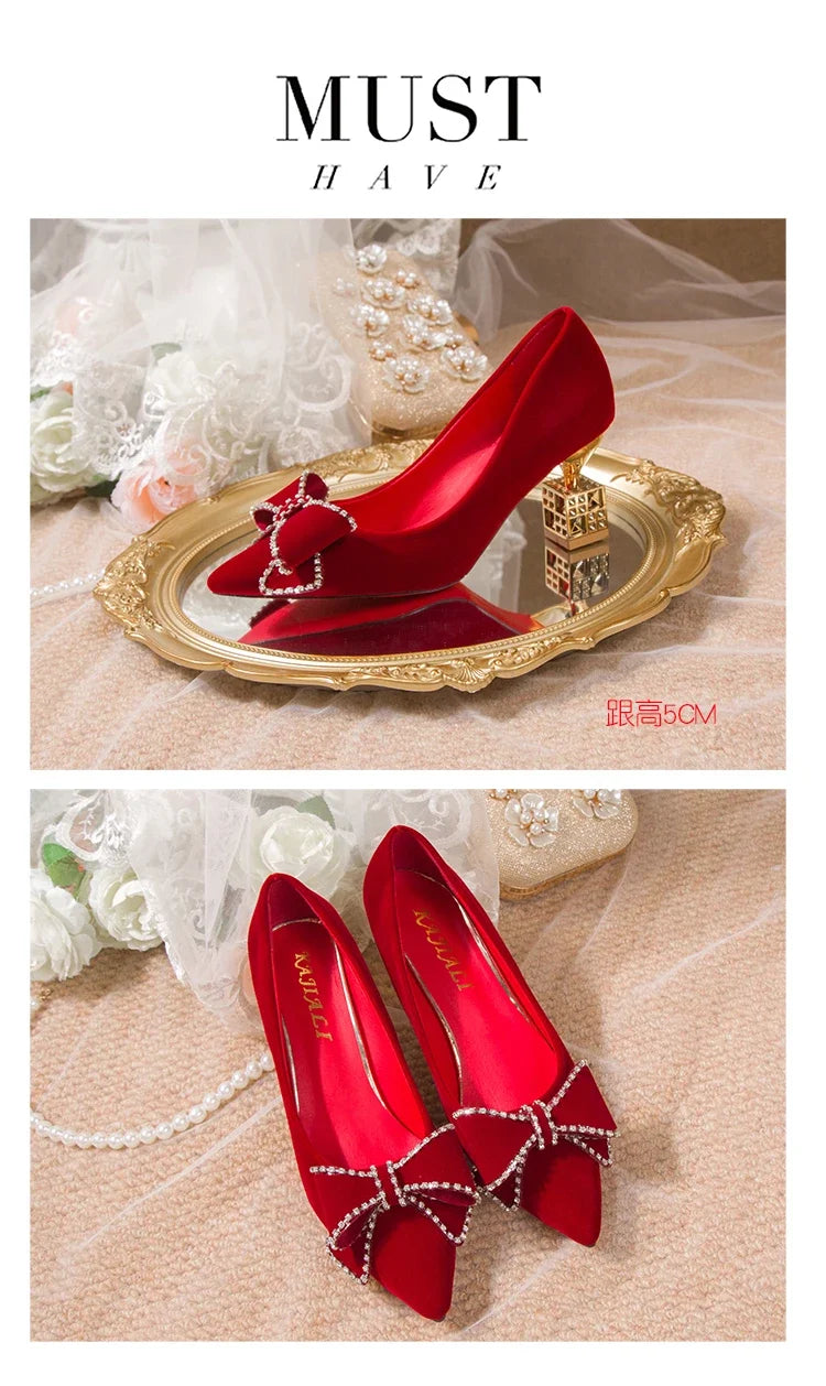 Moda di lusso Rivetto Fibbia Cintura Appartamenti Mocassino slip-on da donna Scarpe a punta Scarpe da balletto Mocassini da donna da ufficio 2025