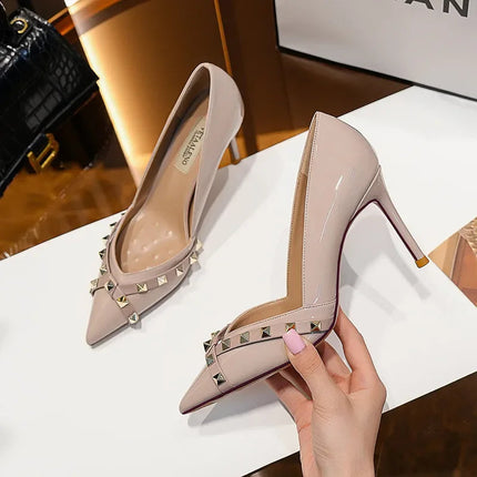 Nuovo 2025 Nail Head Tacchi alti Colore nudo Scarpe da lavoro professionali Donna Scarpe singole sexy Occasioni casual Materiale in micro fibra platinumshop