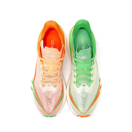 ONEMIX YUE SHUANG Scarpe da corsa estive da uomo Design leggero Asciugatura rapida Maratona Supporto per l'assorbimento degli urti Sneakers da uomo PlatiNum