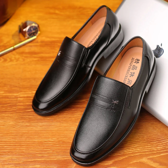 Scarpe in pelle Scarpe da lavoro da uomo Mocassini di marca di lusso Mocassini eleganti Slip traspiranti su scarpe da guida nere Scarpe formali maschili