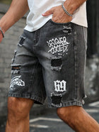Pantaloncini effetto consumato da uomo all'ingrosso, jeans alla moda, stile casual estivo, vita media, colore chiaro, tessuto