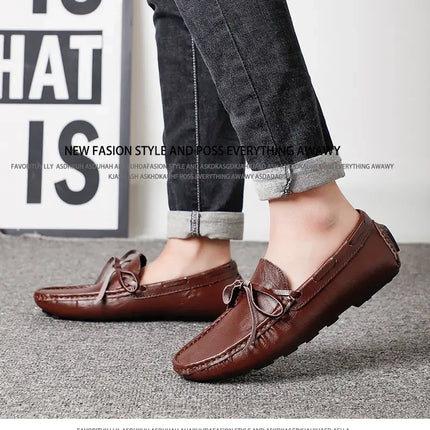 Nuovi mocassini casual Mocassini di marca con suola morbida da uomo Scarpe primaverili in pelle Comode scarpe casual da passeggio per esterni con fondo piatto