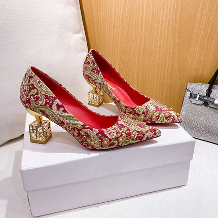 Moda di lusso Rivetto Fibbia Cintura Appartamenti Mocassino slip-on da donna Scarpe a punta Scarpe da balletto Mocassini da donna da ufficio 2025