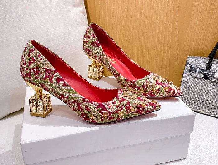 Moda di lusso Rivetto Fibbia Cintura Appartamenti Mocassino slip-on da donna Scarpe a punta Scarpe da balletto Mocassini da donna da ufficio 2025