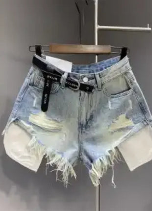 Nuovo stile di pantaloncini di jeans strappati con tasche lavate sfilacciate e piedi larghi