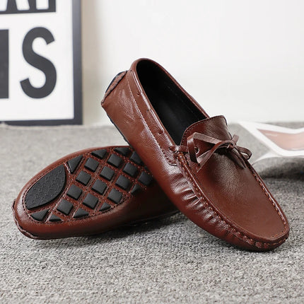 Nuovi mocassini casual Mocassini di marca con suola morbida da uomo Scarpe primaverili in pelle Comode scarpe casual da passeggio per esterni con fondo piatto