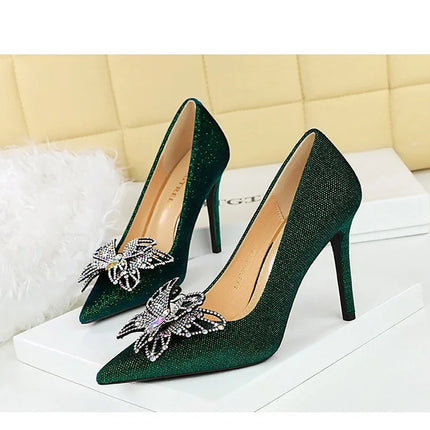 BIGTREE Scarpe Designer Nuove donne Décolleté Strass Farfalla Nodo Punta a punta Flock 10CM Tacchi sottili Scarpe da donna mature super alte