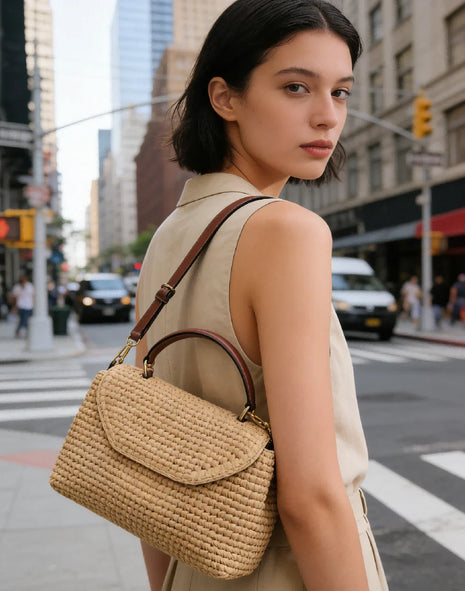 Borsa in PU con dettagli metallici, manico superiore, tracolla singola, stile street, elegante accessorio da donna per appuntamenti.