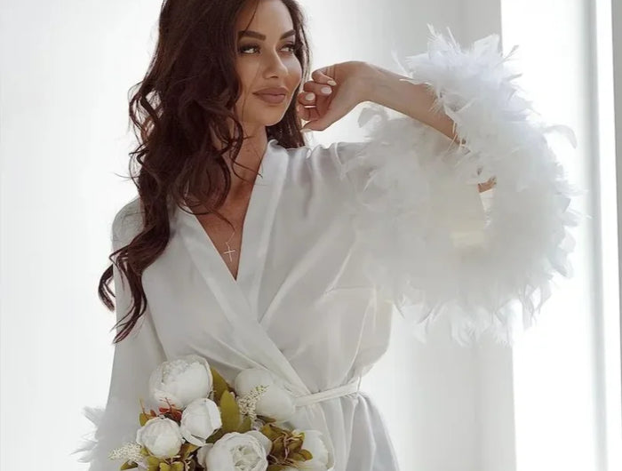 Abito lungo in seta Abito da boudoir bianco Abito da boudoir in seta Abito da sposa Kimono Abito da sposa in raso con piume Abito da sposa da sposa