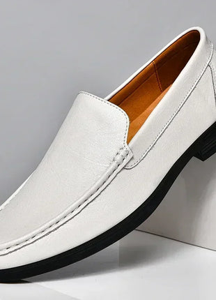 Calzature da uomo in pelle Slip on Office Man Scarpe formali Festa di nozze Scarpe eleganti da uomo Breath Driving Mocassini pigri Mocassini