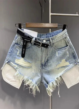 Nuovo stile di pantaloncini di jeans strappati con tasche lavate sfilacciate e piedi larghi