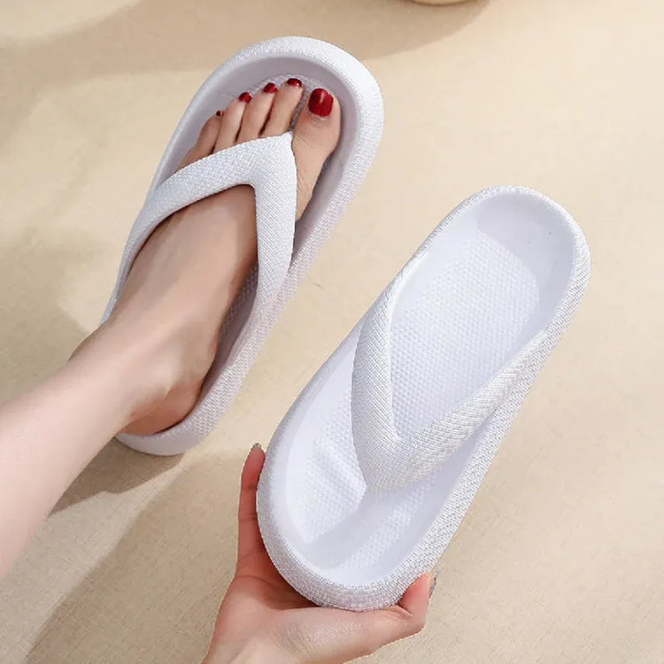 Infradito con plateau con suola morbida Donna 2025 Pantofole da spiaggia estive antiscivolo con nuvola Sandali da bagno con punta a clip con suola spessa da donna
