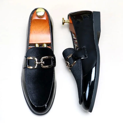 Scarpe in pelle da uomo alla moda Mocassini da sposa per feste Mocassini con bottoni in metallo Uomo Slip-on Comodo da guida Popolare Club Flats