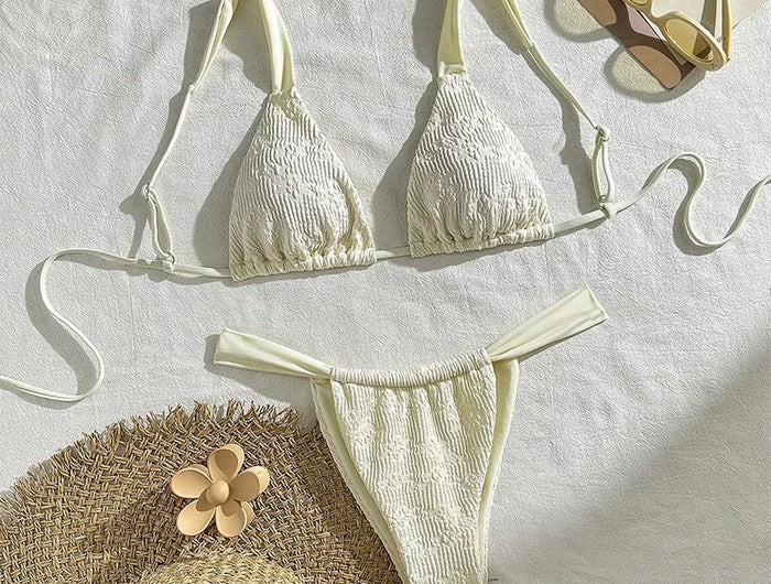 Costume da Bagno Sexy con Fiori Bianchi in Rilievo, Micro Bikini a Perizoma per Donne, Collezione 2026, Set Bikini Triangolo con Lacci platinumshop