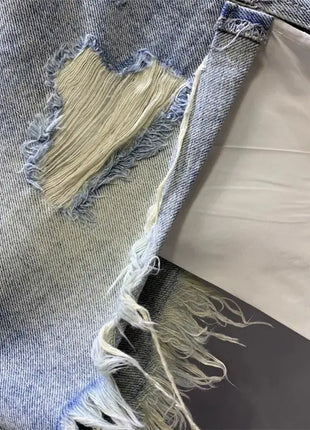 Nuovo stile di pantaloncini di jeans strappati con tasche lavate sfilacciate e piedi larghi
