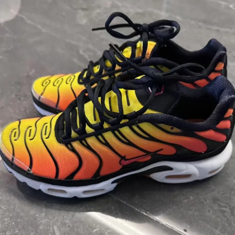 Nike Air Max Plus TN Sunset Men Women Black Yellow Gradient Classic Air Cushion Running Shoes Citywalk Sneakers HF0552-001