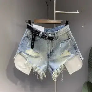 Nuovo stile di pantaloncini di jeans strappati con tasche lavate sfilacciate e piedi larghi