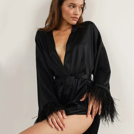 Accappatoi di piume Mini abito sexy in raso a maniche lunghe Vestaglia allentata per le donne Abito da sposa bianco Abiti da sposa neri