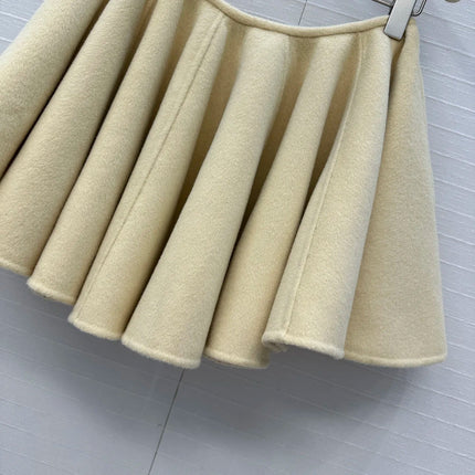 A light yellow high-waisted short skirt with ruffled edges and a double-sided wool A-line skirt, looking cute and playful PlatiNum