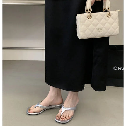 Marque de mode Compensée Pantoufle Présentations fabricants de jeux Clip d'orteil Tongs Sandales à lanières étroites Chaussures décontractées Pantoufle femme Sandalia Mujer