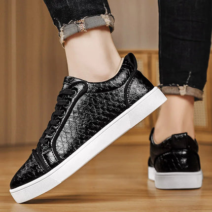 2026 Spring New Shoes for Men Leather Casual Shoes Fashion Pattern Flat Skateboard Shoes Street Cool Lace-up Sneaker