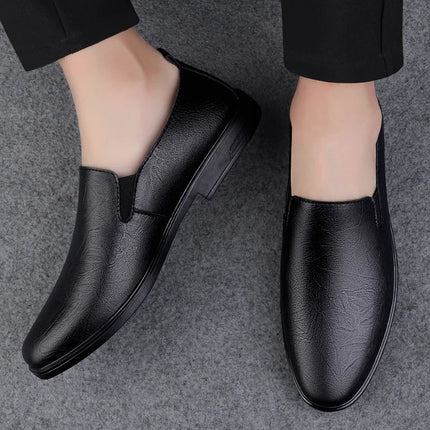 Mocassini comodi in pelle bovina da uomo neri classici alla moda di marca scarpe Casual in pelle con suola morbida traspirante cava estiva da uomo