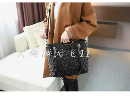 2025 new Genuine Leather Women's Handbags Fashion Soft Lady Tote Bag Shoulder Messenger Bag Large Capacity Portable Rivet Bags
