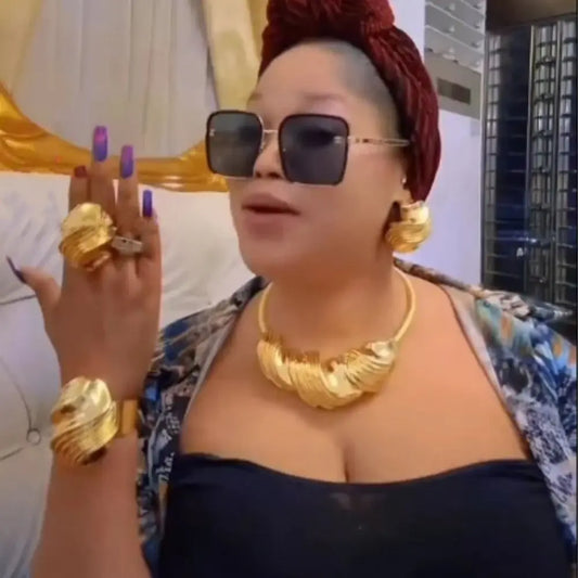 Vendita calda gioielli placcati in oro italiano banchetto per feste di matrimonio da donna grande ciondolo leggero set di gioielli audaci FHK16803