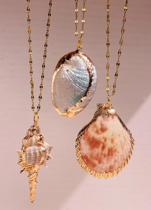 Retro Gold-Tone Shell Pendant Necklace Unique Layered DIY Fashion Jewelry for Women Perfect for Beach Vacations Gift Idea PlatiNum