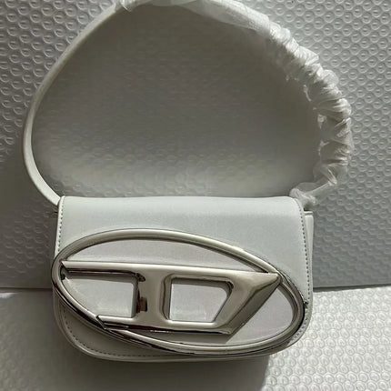 Borsa a Tracolla in Pelle PU Effetto Specchio Argento Lucido con Decorazione Ovale in Rilievo, Tracolla Staccabile, Mini Borsetta Futuristica da Donna