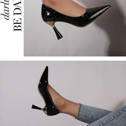 Scarpe Donna 2024 Tendenza Nuova Estate Tacchi rossi Donna elegante Décolleté con tacco nero e punta a punta Abito in pelle Scarpe da donna bianche