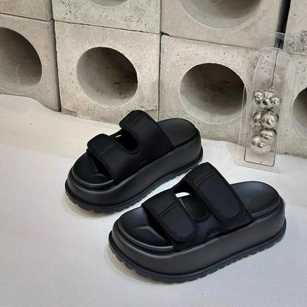 Matsuke Sandales à semelle épaisse pour femmes, style 2026, sandales de plage polyvalentes à semelle souple et velcro, à porter avec une jupe.