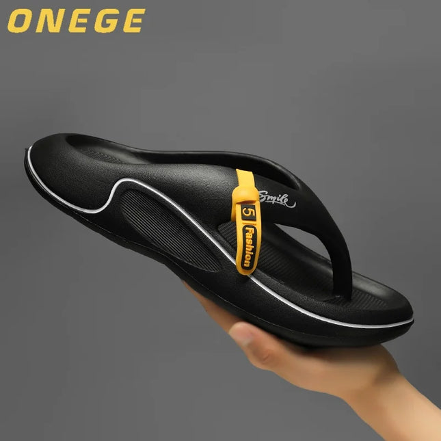 Un paio di infradito da uomo estivi per coppie, nuove pantofole antiscivolo resistenti all'usura traspiranti da uomo per abbigliamento esterno, comode scarpe da uomo semplici con suola spessa