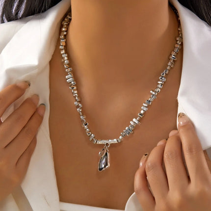 Set di bracciali con collana con pendente in cristallo grigio irregolare semplice barocco Set di gioielli con perline color argento estetico delicato per donna uomo platinumshop