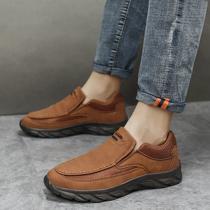 Scarpe Casual in pelle da uomo mocassini traspiranti Sneakers da uomo 2024 nuove scarpe da ginnastica piatte in pelle comode da uomo scarpe da uomo