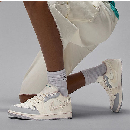 Scarpe sportive durevoli Nike Air Jordan 1 Low originali da donna IH7323-100 platinumshop