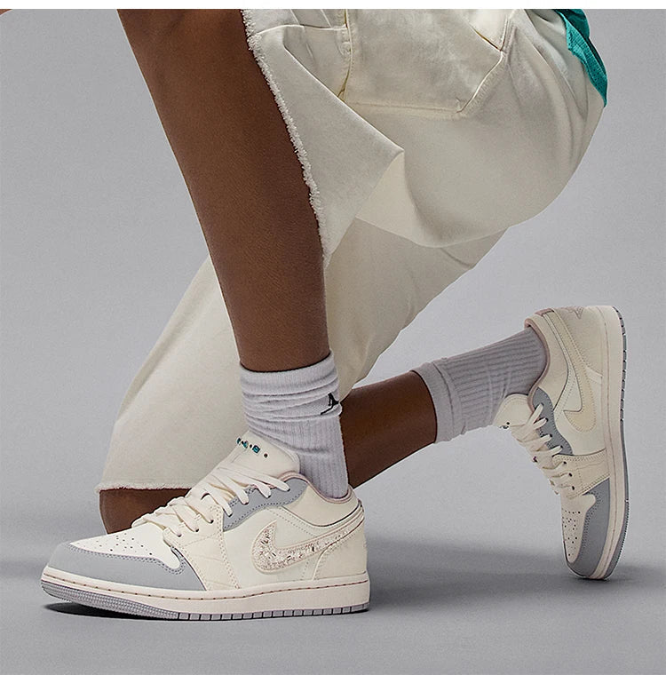 Scarpe sportive durevoli Nike Air Jordan 1 Low originali da donna IH7323-100 platinumshop