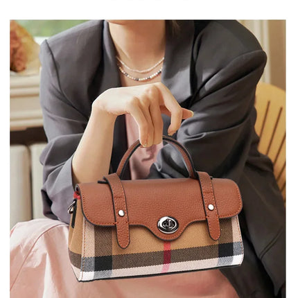 Borsa Mini Boston a Righe e Quadri in Tessuto con Finiture in Ecopelle, Chiusura a Giro e Torsione, Design con Patta, Borsa a Mano da Donna, a Tracolla, Portamonete