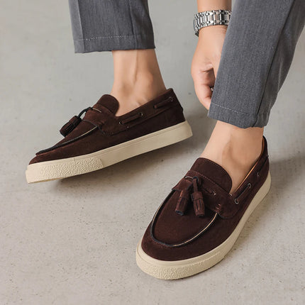 Mocassini fatti a mano in pelle scamosciata per il tempo libero Passeggiata Scarpe casual maschili Nuovo design Casual Slip on Flats Scarpe da guida versatili Mocassini