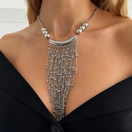 Set di Gioielli da Donna con Collana e Bracciali a Catena di Perle Metalliche a Cascata Esagerata, Creativa, con Nappe e Tubi Curvi PlatiNum