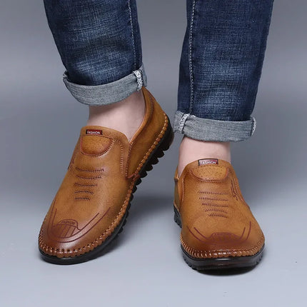 Scarpe da uomo di alta qualità Calzature in pelle fatte a mano Scarpe da lavoro casual da uomo Scarpe da ginnastica da viaggio con suola morbida per esterni Mocassini di marca